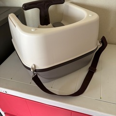 中古品テーブル付き持ち運べる椅子の画像