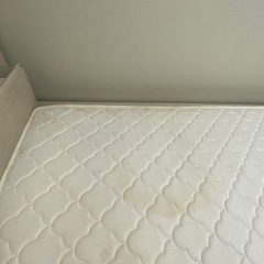 ダブルベッドの画像