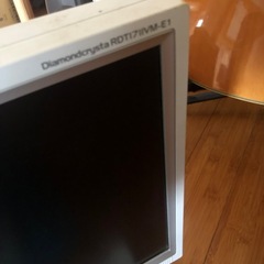 液晶モニター3台とパネルの画像