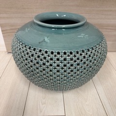 青磁器 花瓶 花器 飾り壺  透かし彫り 網目透かし 雲鶴文 大型の画像