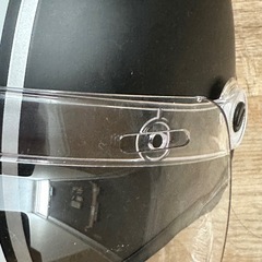 バイクカバー、ヘルメット、チェーンの画像