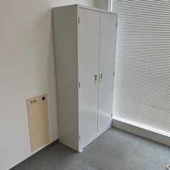 白色のロッカーです。の画像