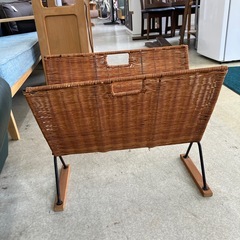 上2603-1333 ヴィンテージ風 ラタン マガジンラック  藤製品 キズ汚れ有りの画像