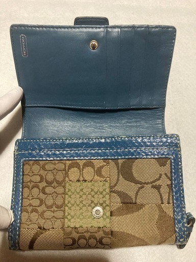 【COACH】シグネチャーパッチワーク二つ折りフラップ財布（アコーディオンタイプ