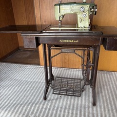 足踏みミシンの画像