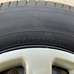 ヴォクシーの純正ホイール、タイヤの画像