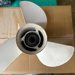 中古　ヤマハ船外機のプロペラ(13×19-K)の画像