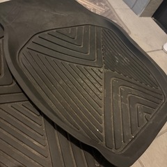 車のマット4枚の画像