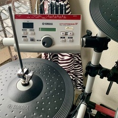YAMAHA DTXPRESS4 電子ドラムです、格パットの音出し確認済です、パールのツインペダルは、ほぼ新品です、ハイハットスタンドもパールですが、少しキズがあります、取りに来られる方限定にさせて頂きます、ドラムに興味のある方いかがでしょうか、ノークレーム、ノーリターンで、本体全体的に傷も無く美品だと思います、宜しくお願いしますの画像