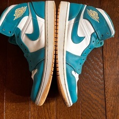 NIKEエアージョーダン１ミッドの画像