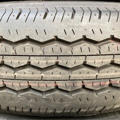 【未走行に近い】新車剥がし　BRIDGESTONE 195/80R15 25年製　夏タイヤの画像