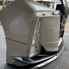 アルファード　フロントバンパー　の画像