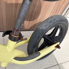 ストライダー　黄色　キックバイク
の画像