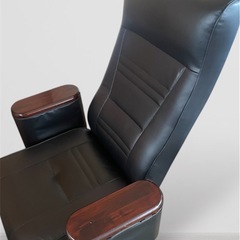 肘掛け付き回転座椅子の画像