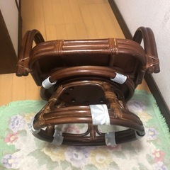 籐製回転座椅子の画像