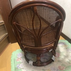籐製回転座椅子の画像