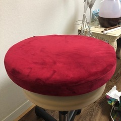丸クッション赤　お譲りしますの画像