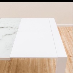 ダイニングテーブルの画像