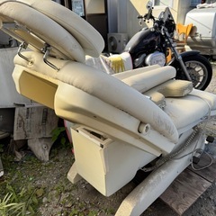 エステ用電動ベッドの画像