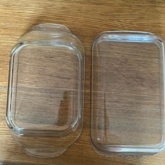 ガラスの平らなお皿の画像