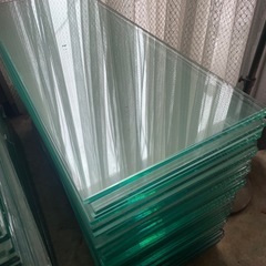 DIYに！
ガラス板差し上げます 　100枚以上 の画像