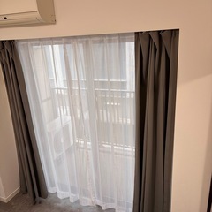 4/4まで【配送可】遮光・断熱カーテン（レース付き）一年のみの使用の画像