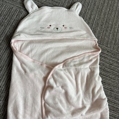 うさぎの耳付きホワイトおくるみの画像