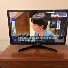 4/4まで【配送可】小型テレビ＋すぐ使えます(24〜32インチ前後）ケーブル付きの画像