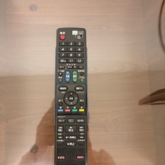 4/4まで【配送可】小型テレビ＋すぐ使えます(24〜32インチ前後）ケーブル付きの画像