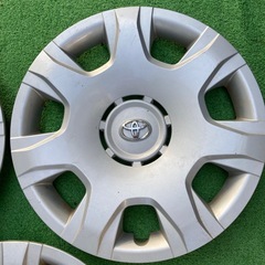 ハイエース　ホイールキャップ　3枚
の画像