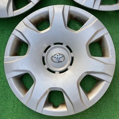 ハイエース　ホイールキャップ　3枚
の画像