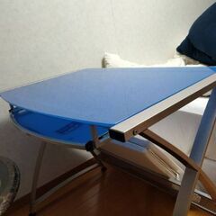 パソコンデスクの画像