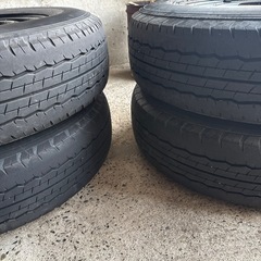 【タイヤ】 195/80/15　ハイエース キャラバンなどの画像