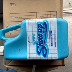 業務用洗剤、塗装用ハケ、バケツなどの画像