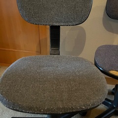 キャスター付き 昇降 イス 2脚の画像
