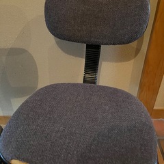 キャスター付き 昇降 イス 2脚の画像