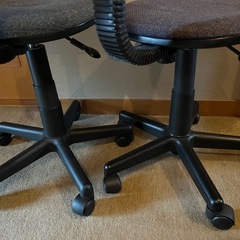 キャスター付き 昇降 イス 2脚の画像