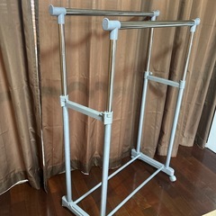 ハンガーラックの画像