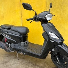 セル1発始動‼️低走行6,800⭐️シティコム125  SYM⭐️積載能力大‼️2人乗り‼️原付2種 ピンクナンバー 125ccの画像