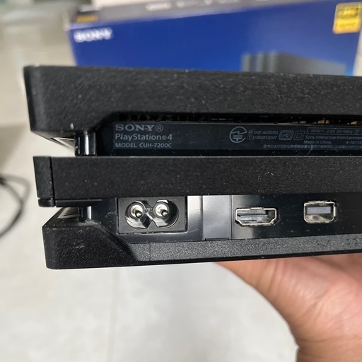 PS4プロ　2TBジェットブラック