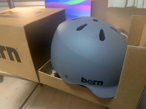 新品未使用 bern スキー用ヘルメット