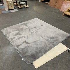 グレーなラグの画像