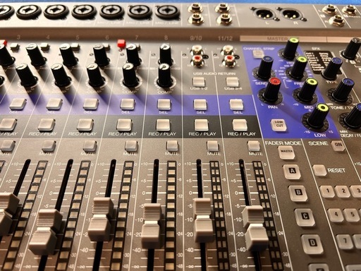 （新品）ZOOM Live trak  L-12