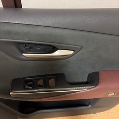 220クラウン　ドアトリム　運転席の画像