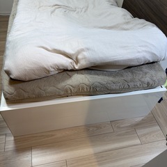 ニトリ セミダブル ベッドフレームの画像