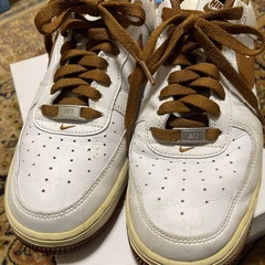 Nike Air Force 1 ホワイト/ブラウン27cmの画像