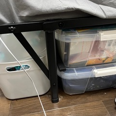 セミダブルのマットレスandベッドフレームの画像