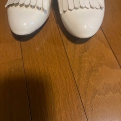 アイボリーパンプスの画像