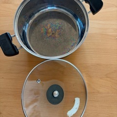 ステンレス鍋　蓋付きの画像