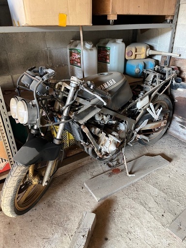 【引渡者決まりました】
YAMAHA FZR250 2KR       　